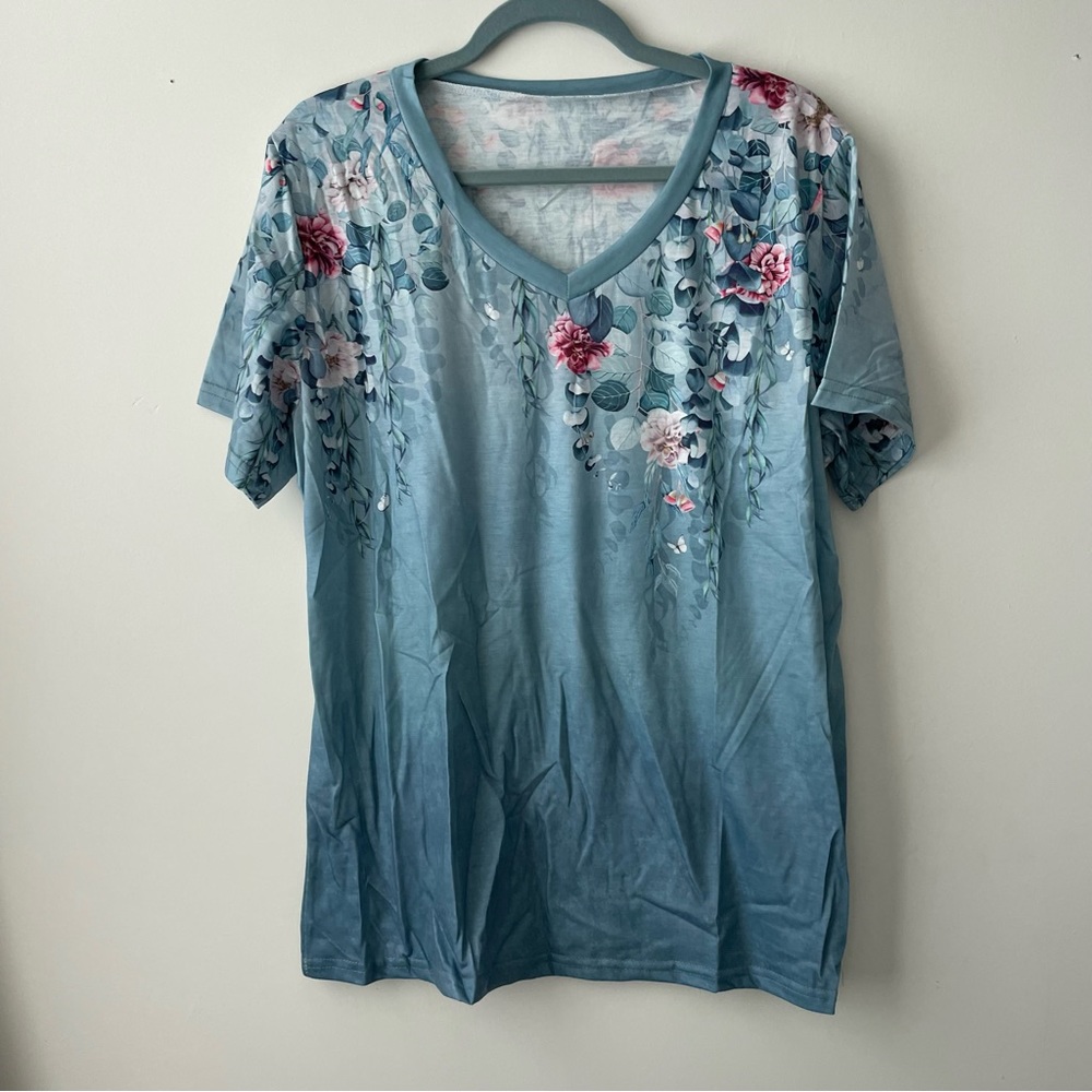 % floral t shirt NWOT